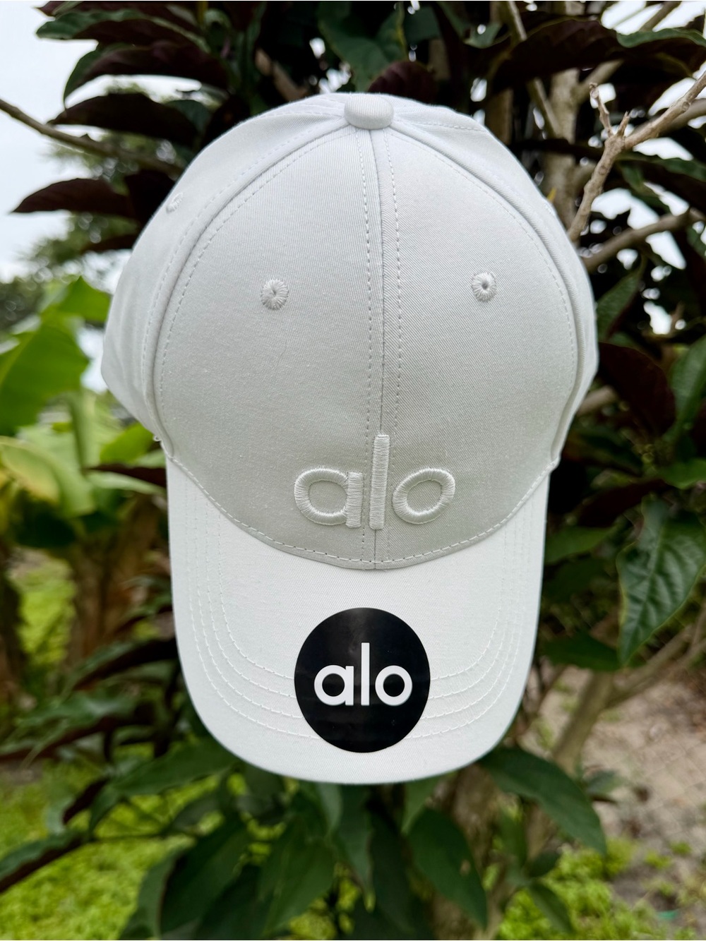 ALO Yoga Off Duty White Embossed Logo Baseball Cap - Picture 7 of 13